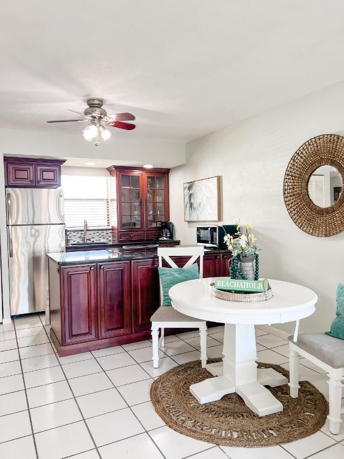 Knot A Care Remodeled Direct Water Access Condo With Ocean And Pool Views Now Sleeps Six マルコ・アイランド エクステリア 写真