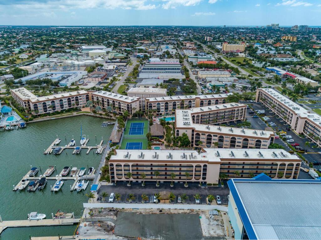 Knot A Care Remodeled Direct Water Access Condo With Ocean And Pool Views Now Sleeps Six マルコ・アイランド エクステリア 写真